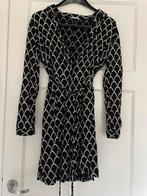 Leuke zwarte witte blouse jurk ceintuur  maat M About You, Ophalen of Verzenden, Zo goed als nieuw, Wit, Boven de knie