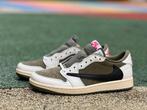 Travis Scott x Air Jordan 1 Low, Nike, Ophalen of Verzenden, Nieuw, Sneakers of Gympen