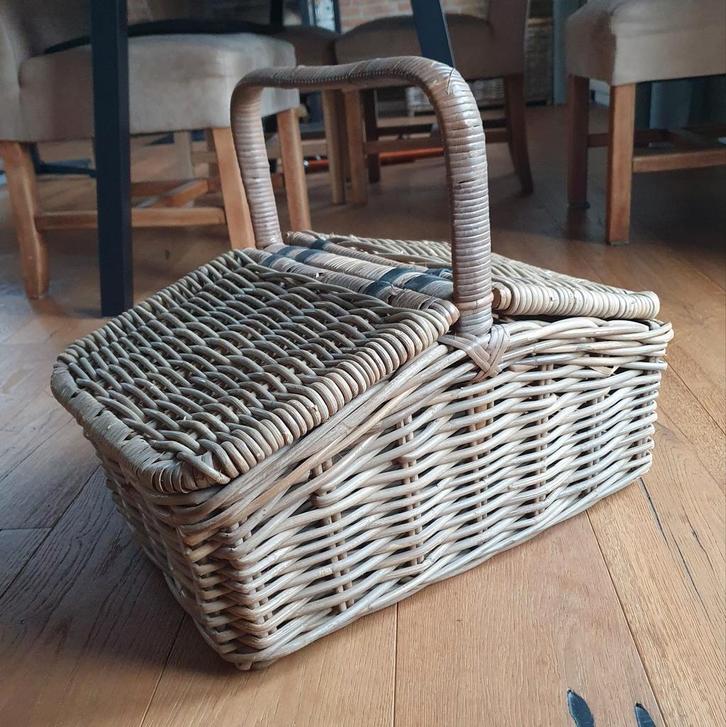 Dille & kamille grote rotan picknickmand, Hobby en Vrije tijd, Picknickmanden, Zo goed als nieuw, Ophalen of Verzenden