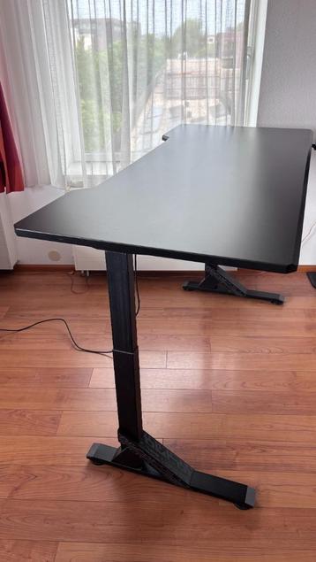 Elektrisch zit-sta gamingbureau