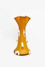 Vintage oranje glas vaas Prokuplje Yugoslavija handgeblazen, Huis en Inrichting, Woonaccessoires | Vazen, Ophalen, Gebruikt, Info@froufrous.nl