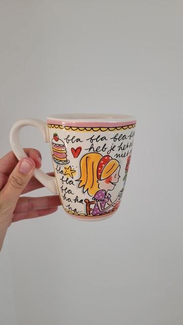 Blond Amsterdam even bijkletsen thee mok beschikbaar voor biedingen
