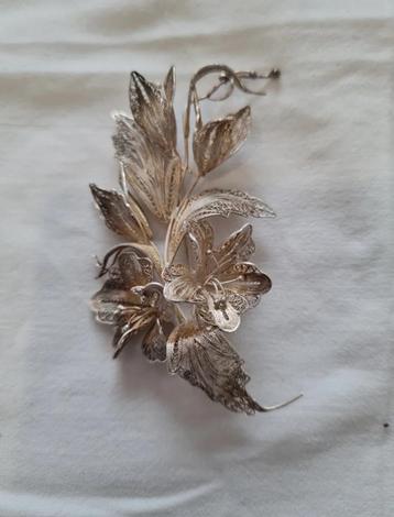 Vintage filigraan zilveren broche beschikbaar voor biedingen