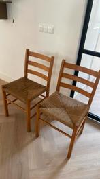 2 mooie houten eetkamerstoelen met biezen zitting, Huis en Inrichting, Stoelen, Ophalen of Verzenden, Zo goed als nieuw, Bruin