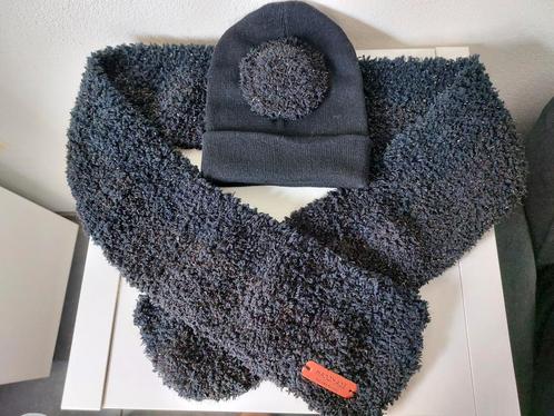 Zelfgehaakte zachte sjaal &applicatie muts, Kleding | Dames, Mutsen, Sjaals en Handschoenen, Nieuw, Sjaal, Ophalen of Verzenden