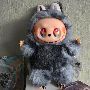 Labubu Big into energy Secret pop / knuffel grijs beschikbaar voor biedingen