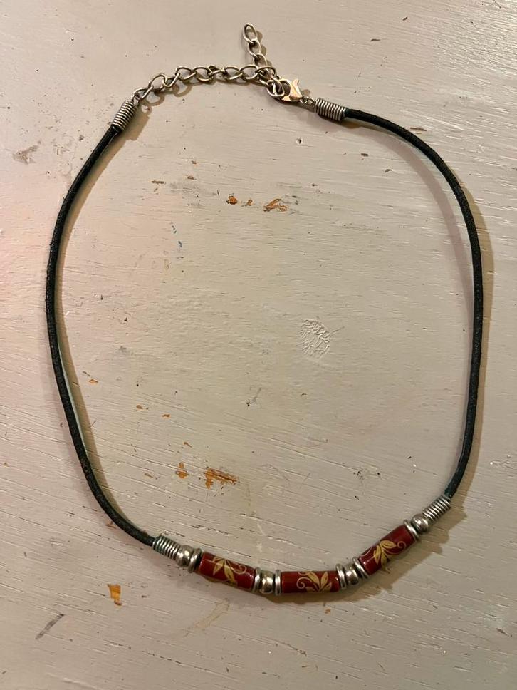 Vintage leren veter ketting bruine bewerkte glaskralen boho, Sieraden, Tassen en Uiterlijk, Kettingen, Zo goed als nieuw, Overige materialen