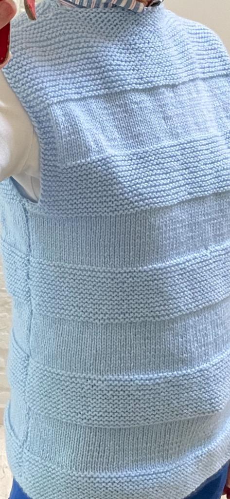 Licht blauwe zelfgebreide spencer/slipover maat S, Kleding | Dames, Truien en Vesten, Zo goed als nieuw, Maat 36 (S), Blauw, Verzenden