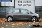Toyota Yaris 1.3 VVT-i Aspiration | Airco | nieuwe APK & all, Stof, Gebruikt, Zwart, 4 cilinders