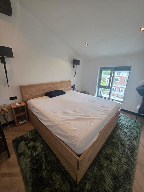 Boxspring 180x200 met steigerhouten frame + nachtkasjes, Huis en Inrichting, Slaapkamer | Complete slaapkamers, Gebruikt, Tweepersoons