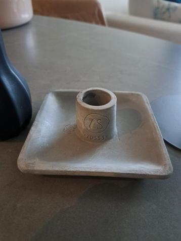 Zusss kandelaar van beton, design  beschikbaar voor biedingen