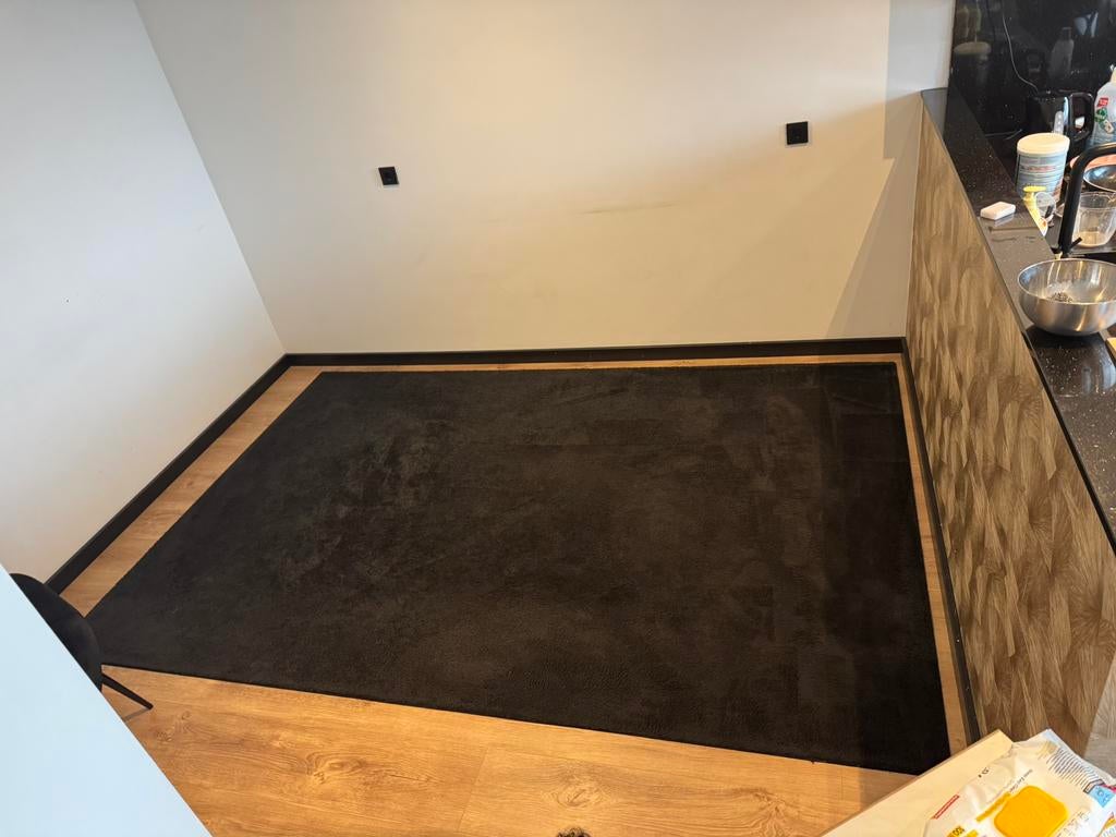 Zwarte vloerkleed, Huis en Inrichting, Stoffering | Tapijten en Kleden, 200 cm of meer, Ophalen of Verzenden, Zo goed als nieuw