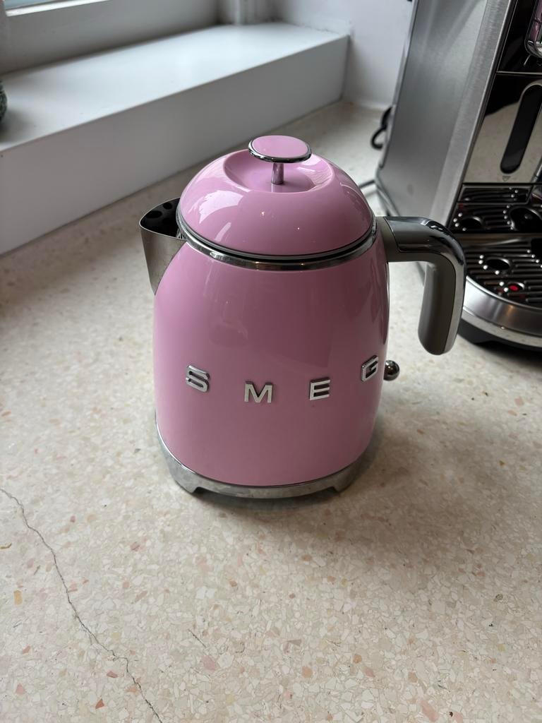 Roze Smeg Waterkoker - Zo goed als nieuw!, Witgoed en Apparatuur, Waterkokers, Zo goed als nieuw, 1 tot 2 liter, Draadloos, Ophalen