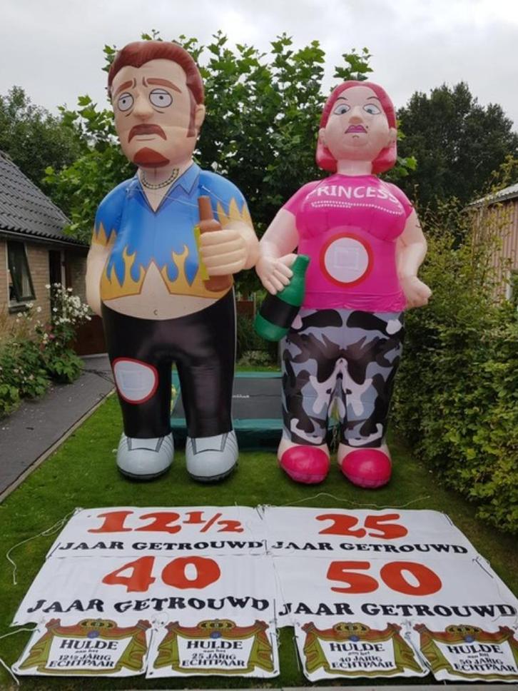 Sjonnie of Anita met tattoo los of als stel 3,5 meter hoog, Hobby en Vrije tijd, Feestartikelen | Verhuur, Zo goed als nieuw, Verjaardag