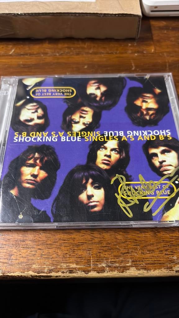 Shocking Blue singles A’s and B’s 2 cd handtekening Robbie, Ophalen of Verzenden, 1960 tot 1980, Zo goed als nieuw