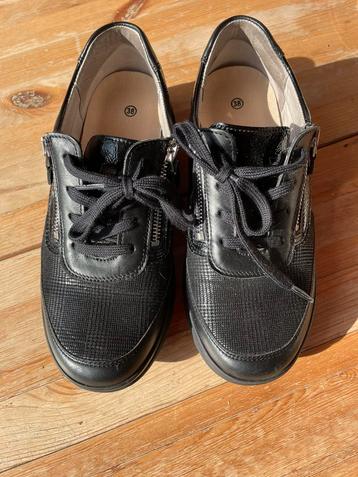 Heeeeeel dure schoenen maar gaat niet meer zie omschrijving. beschikbaar voor biedingen