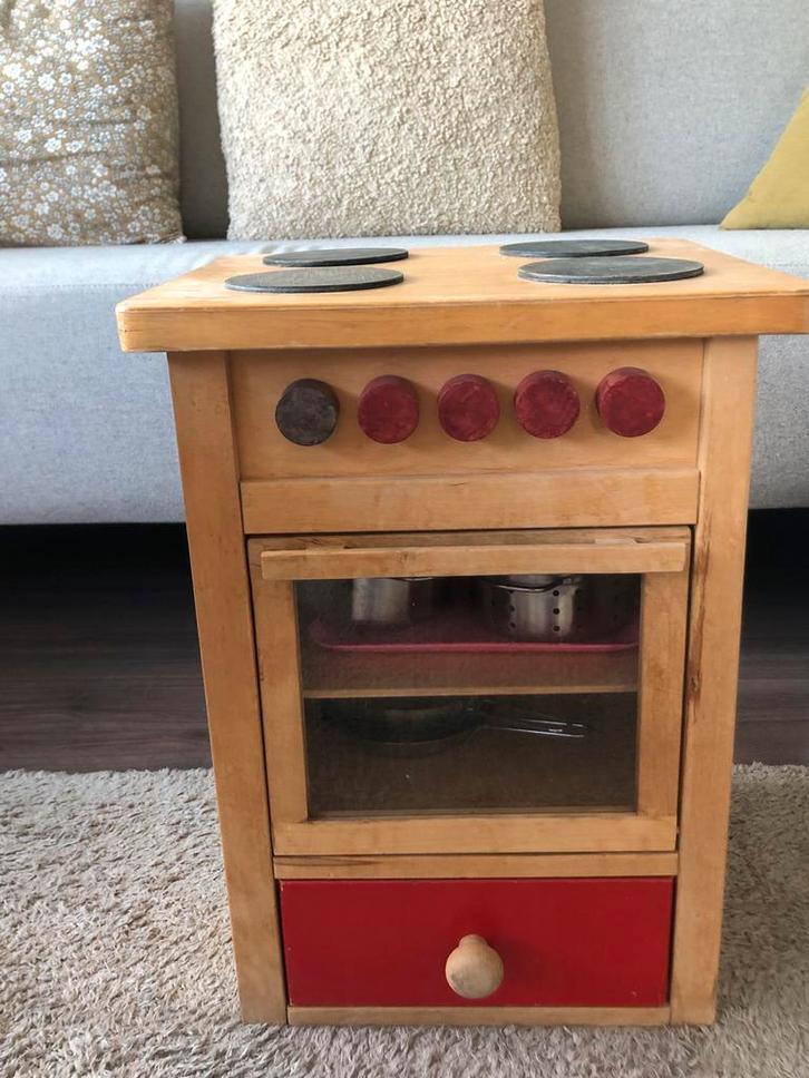 Vintage speelkeukentje incl pannen én accessoires, Kinderen en Baby's, Speelgoed | Speelkeukens, Gebruikt, Ophalen