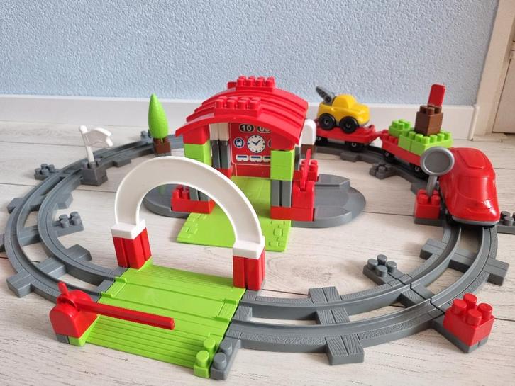 Abrick treinbaan, Kinderen en Baby's, Speelgoed | Bouwstenen, Zo goed als nieuw, Abrick, Ophalen of Verzenden