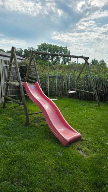 Speeltoestel schommel met glijbaan T.e.a.b. beschikbaar voor biedingen