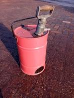 Antiek oud olievat met handpomp, Ophalen of Verzenden