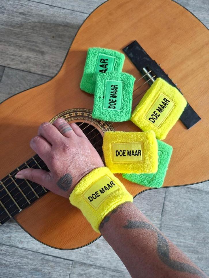 Voor jouw Doe Maar Feestje PolsBandje kleur Groen en of Geel, Cd's en Dvd's, Vinyl | Nederlandstalig, Nieuw in verpakking, Levenslied of Smartlap
