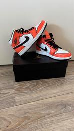 Air Jordan 1 MID SE, Kleding | Heren, Schoenen, Ophalen of Verzenden, Zo goed als nieuw, Overige kleuren