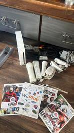 Wii met verschillende toebehoren, Spelcomputers en Games, Spelcomputers | Nintendo Wii, Ophalen, Zo goed als nieuw, Met 2 controllers