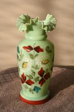 Antieke zeer mooie Glazen plooivaas kleur groen, Antiek en Kunst, Antiek | Vazen, Ophalen of Verzenden