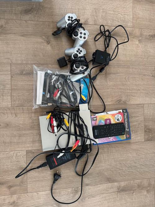 PS2 Slim + 2 Controllers + Eye Toy, Spelcomputers en Games, Spelcomputers | Sony PlayStation 2, Gebruikt, Slim, Zilver, Met 2 controllers