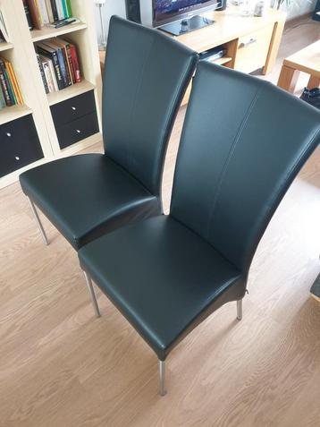 6 eetkamerstoelen met metalen poten beschikbaar voor biedingen