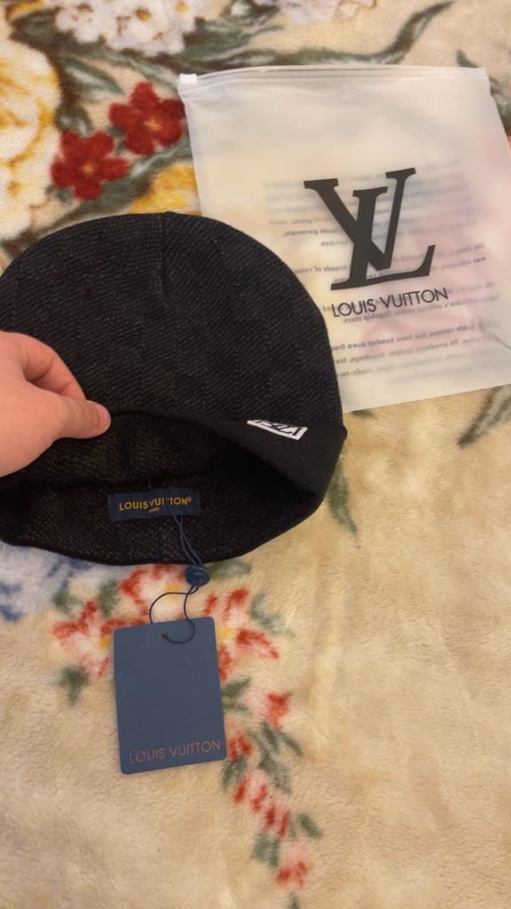 Lv mutsen zwart en grijs en nike skimask, Ophalen of Verzenden, Zo goed als nieuw, Overige maten, Muts