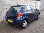 Toyota Yaris 1.0 VVTi Acces 5-Drs Nw Koppeling Boekjes ✅, 750 kg, Blauw, Bedrijf, Handgeschakeld