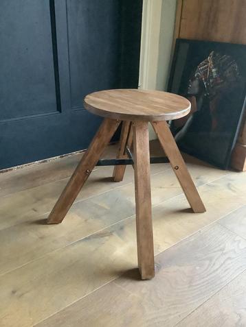 Krukje hout metaal stoer sober 45€ beschikbaar voor biedingen