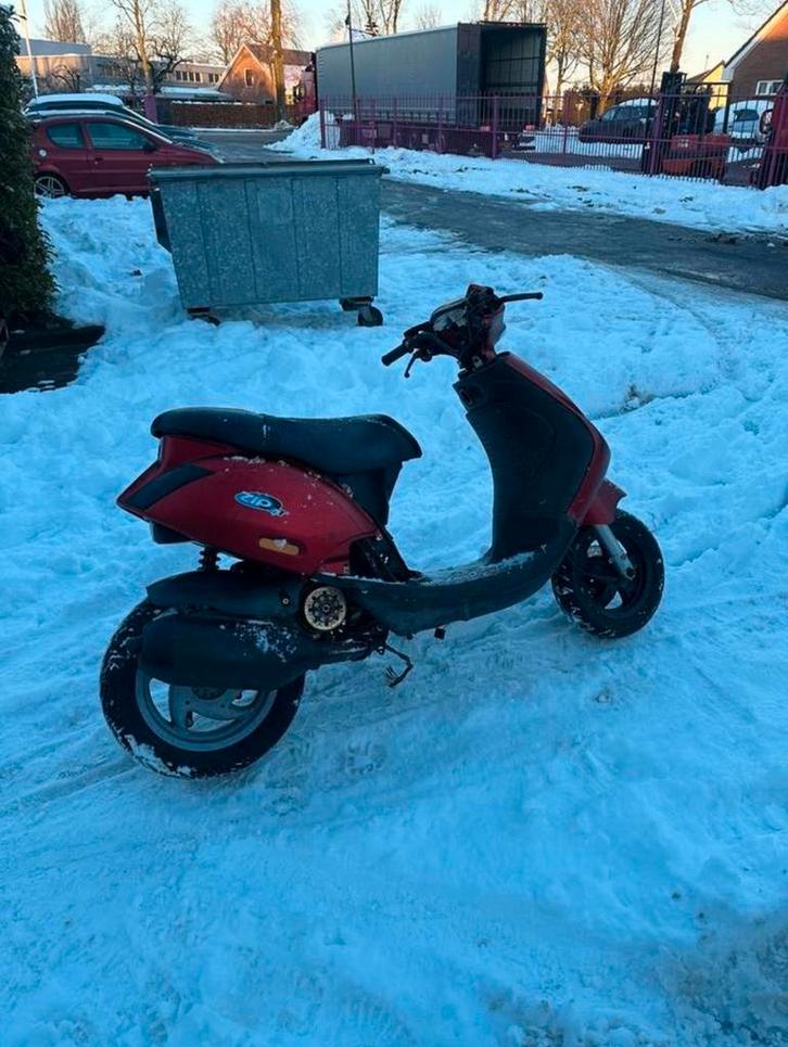 Zip 125cc brom zonder wok, Fietsen en Brommers, Scooters | Piaggio, Zo goed als nieuw, Zip, Tweetakt, Ophalen of Verzenden
