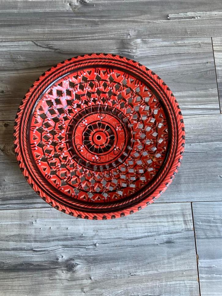 Decoratieve Schaal - Rood/Zwart, Huis en Inrichting, Woonaccessoires | Schalen en Manden, Gebruikt, Schaal, Rond, Porselein of Keramiek