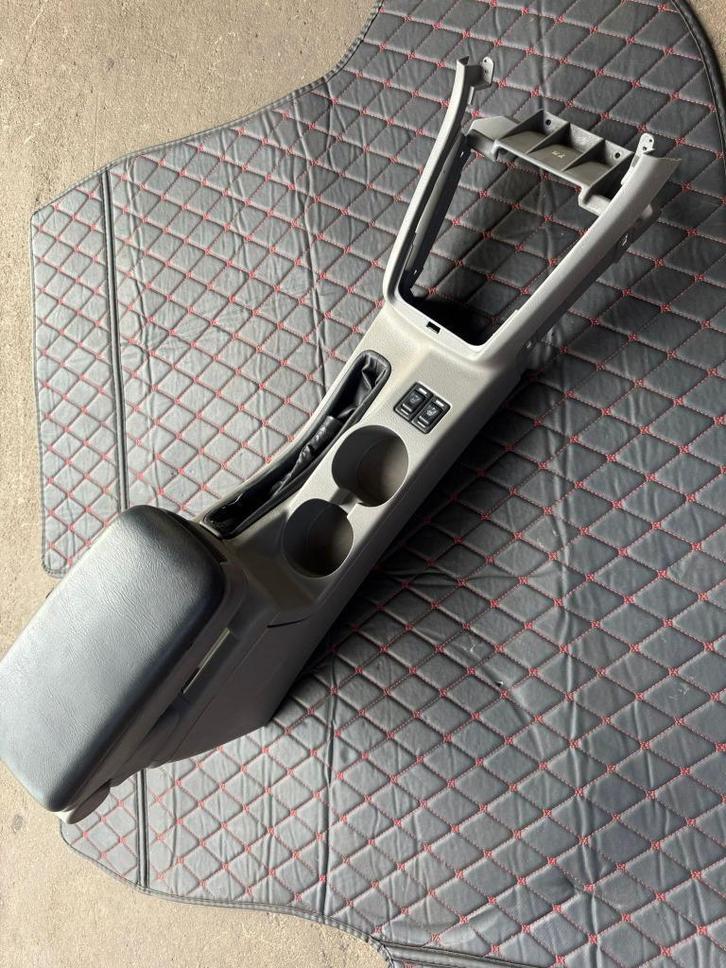 Subaru Forester SG verhoogd armsteun set, Auto-onderdelen, Interieur en Bekleding, Subaru, Gebruikt, Ophalen of Verzenden