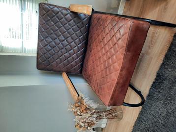 Twee prachtige leren stoelen te koop  beschikbaar voor biedingen