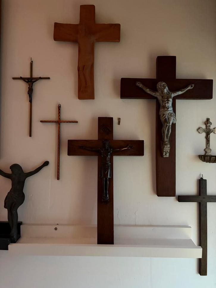 Collectie Kruisbeelden en Beeld zonder Kruis, Antiek en Kunst, Antiek | Religie, Ophalen of Verzenden