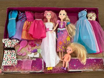 Barbie poppen, kleertjes en accessoires, zo goed als nieuw!  beschikbaar voor biedingen