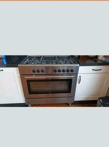 Whirlpool grote 6 pits gasfornuis met grote oven. beschikbaar voor biedingen