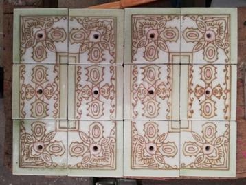 2x tableau 17x25,5 cm lichtgroen/roze antieke fornuistegels beschikbaar voor biedingen