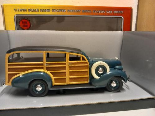 Chevrolet Woody Wagon  handmade Motor City Classic 1:18 KRD, Hobby en Vrije tijd, Modelauto's | 1:18, Zo goed als nieuw, Auto
