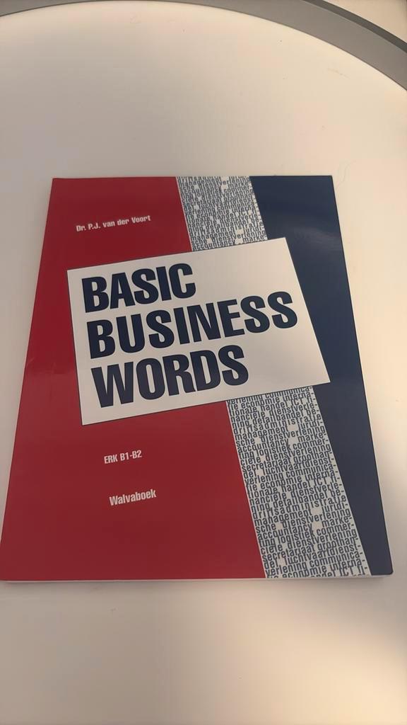 P.J. van der Voort - Basic Business Words, Boeken, Schoolboeken, Zo goed als nieuw, Engels, Overige niveaus, Ophalen of Verzenden
