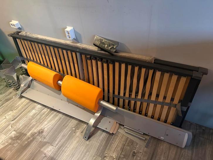 Bed 140x220 + 2 Lattenbodems (1 beschadigd), Huis en Inrichting, Slaapkamer | Bedden, Gebruikt, Tweepersoons, 140 cm, 220 cm, Hout