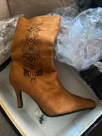 Bruine Suède Laarzen - Nieuw, Ophalen of Verzenden, Nieuw, Bruin, Lage of Enkellaarzen