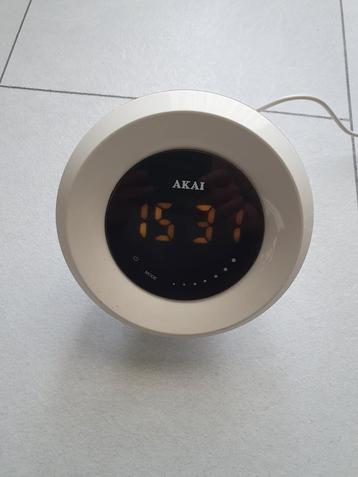 Akai wekker met licht  beschikbaar voor biedingen