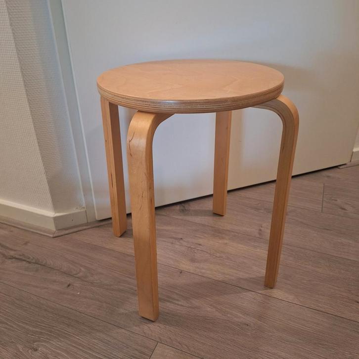 Vintage Ikea Frosta hout kruk 1999 Alvar Aalto, Huis en Inrichting, Krukjes, Zo goed als nieuw, Hout, Ophalen of Verzenden