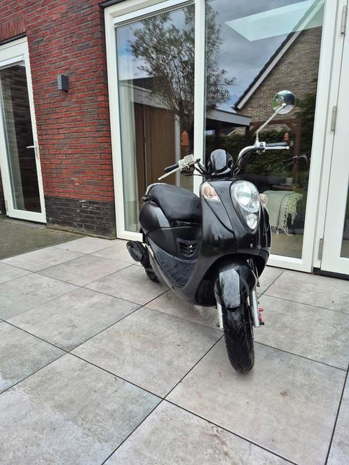 Nette Sym Mio geel kenteken, Fietsen en Brommers, Snorfietsen en Snorscooters, Gebruikt, SYM, Benzine, Ophalen