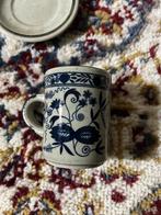 Vintage Kop en Schotel met Blauw Bloempatroon, Gebruikt, Ophalen of Verzenden, Overige stijlen, Kop(pen) en/of Schotel(s)