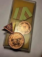 DDR Polizei en Volksarmee medailles, Ophalen of Verzenden, Landmacht, Duitsland, Lintje, Medaille of Wings